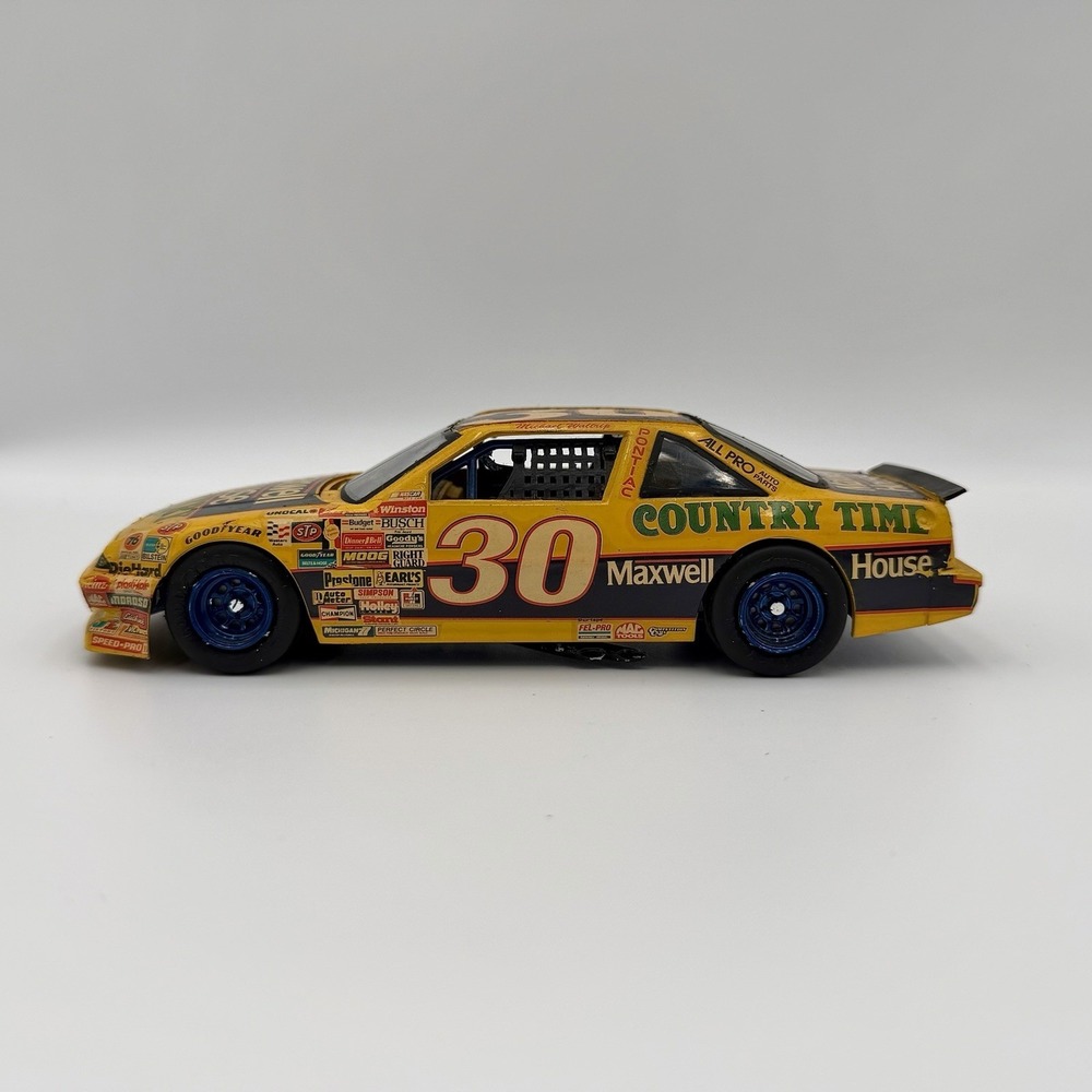 Vintage 1:25 NASCAR #30 Maxwell House Pontiac Michael Waltrip assembled model‎